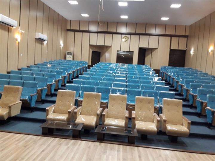 آمفی تئاتر کتابخانه عمومی جمشید احمدی با ظرفیت 180 نفر
